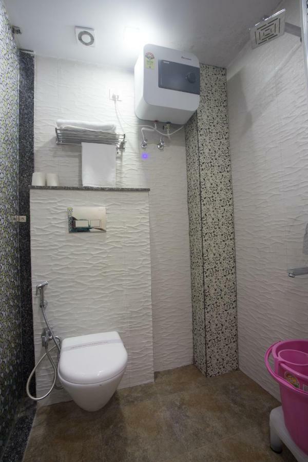 Hotel Harsha International Ню Делхи Екстериор снимка