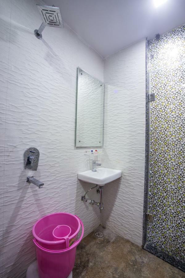 Hotel Harsha International Ню Делхи Екстериор снимка
